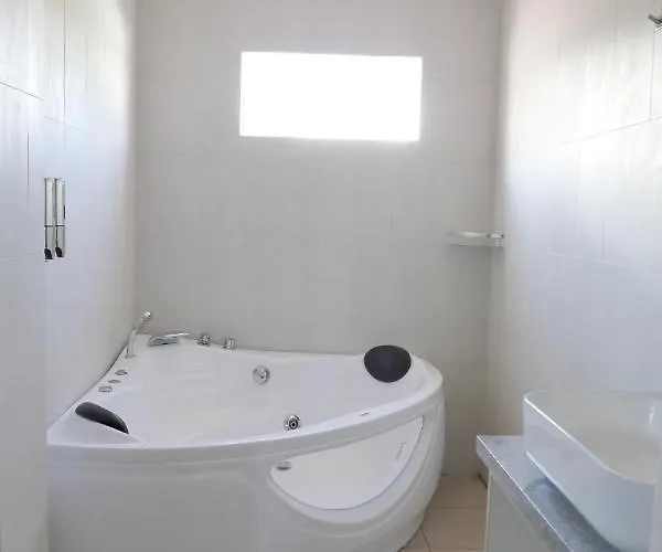 Отель Tirtha Khayangan 3*